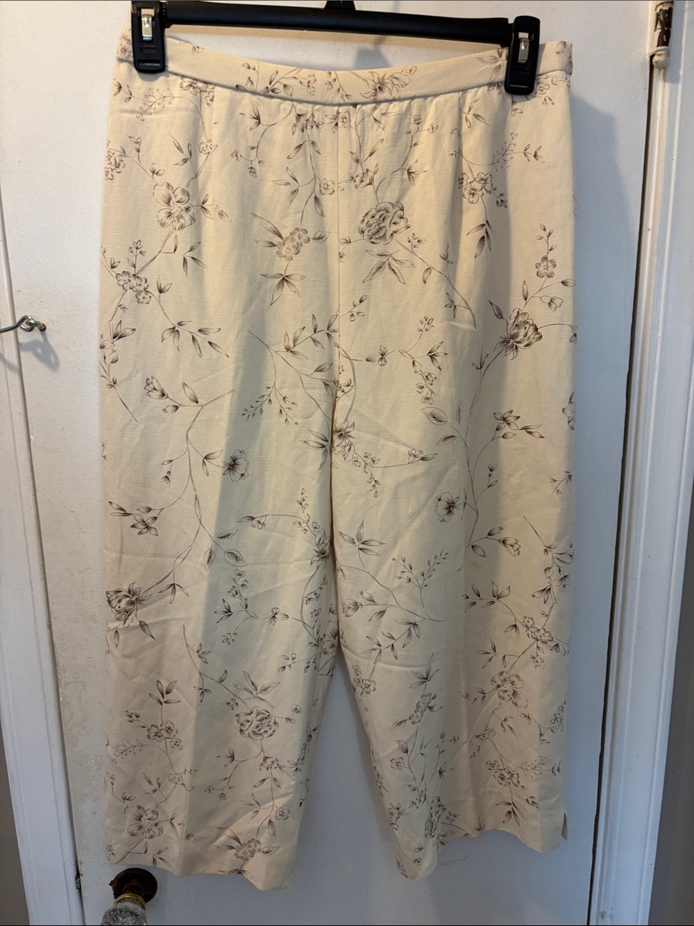 Pendleton 12 Cream Floral lined capri Pants silk & linen 26-313